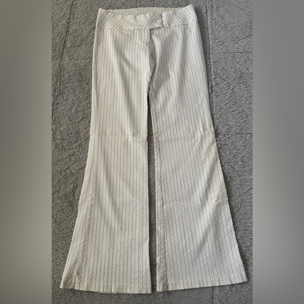 Closet - EUC Light Cream Wide Leg Pants w/ Lavender Pinstripes | Size: L